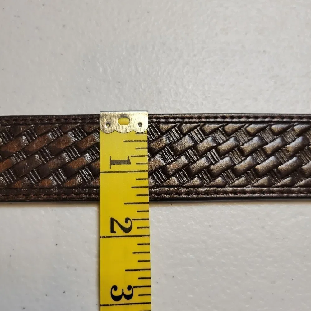 Men's Brown Woven Basket Weave Pattern Leather Belt Size 48 Gold Toned Buckle